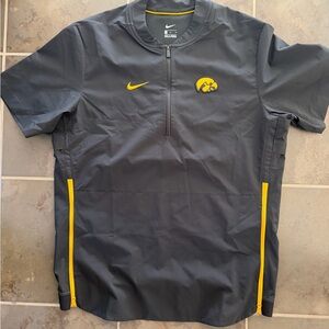 New Nike Men’s Iowa Hawkeyes 1/4 Zip Coaches Jacket Black Sz Medium MSRP $85 🔥